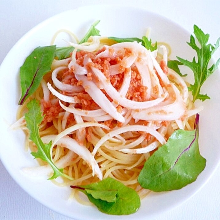 新たまねぎと鮭フレークのパスタ